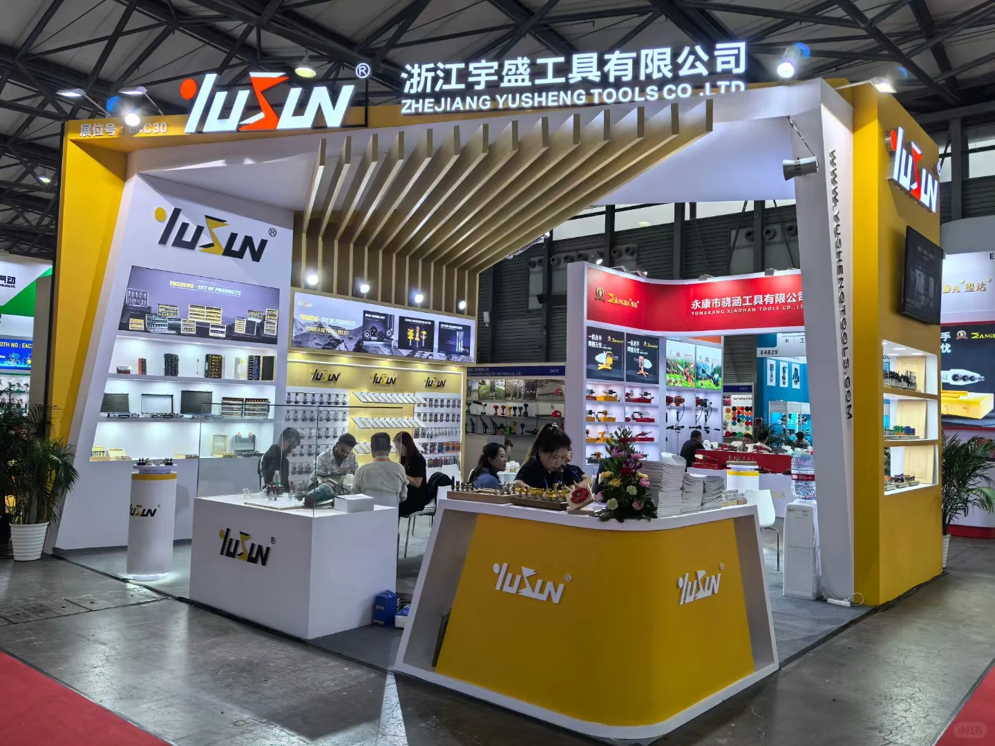 【展台搭建材质大公开！高颜值+省钱攻略】