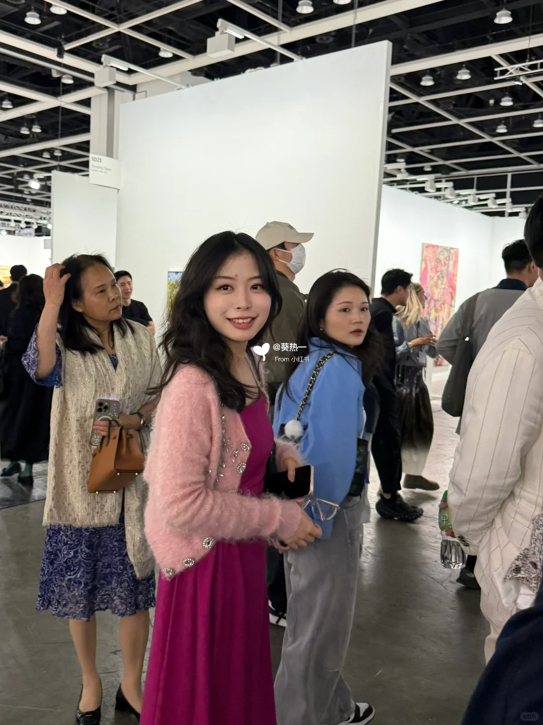 抬头看艺术｜不是霍震霆和黄景瑜 水灵灵走过