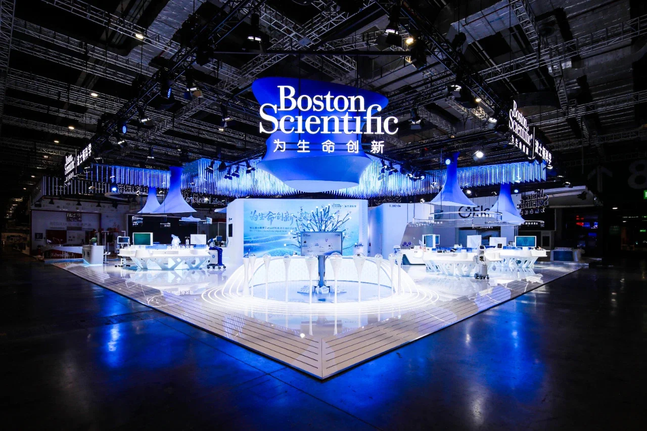 2024进博会的创意展台设计及实景图对比