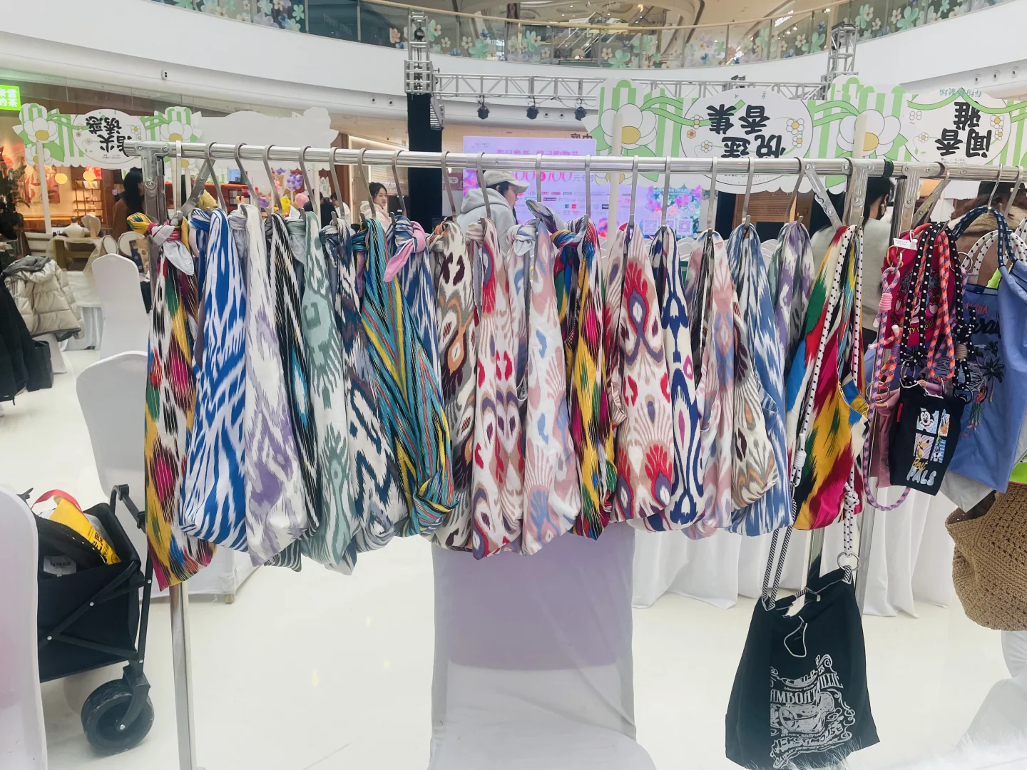 周末在会展吾悦出摊咯