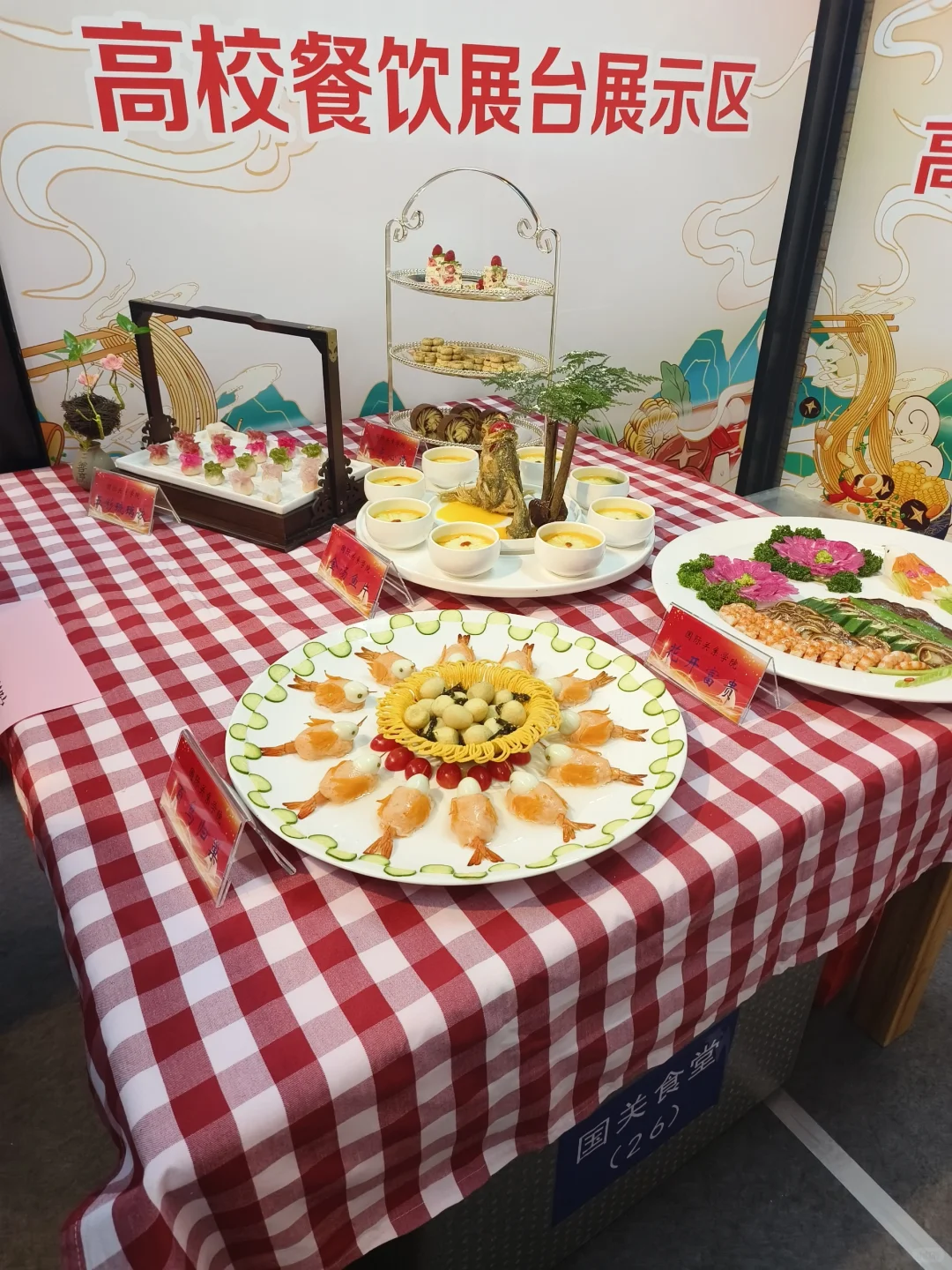 谁家好大学在教学楼里办美食展！！