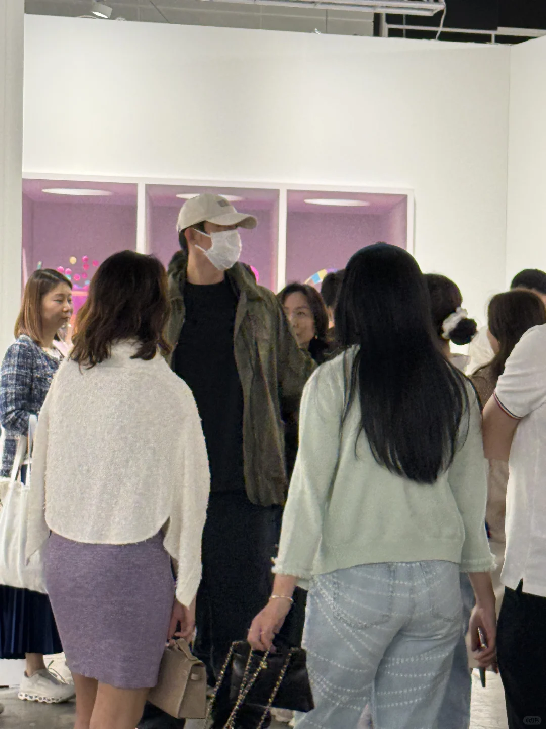 抬头看艺术｜不是霍震霆和黄景瑜 水灵灵走过