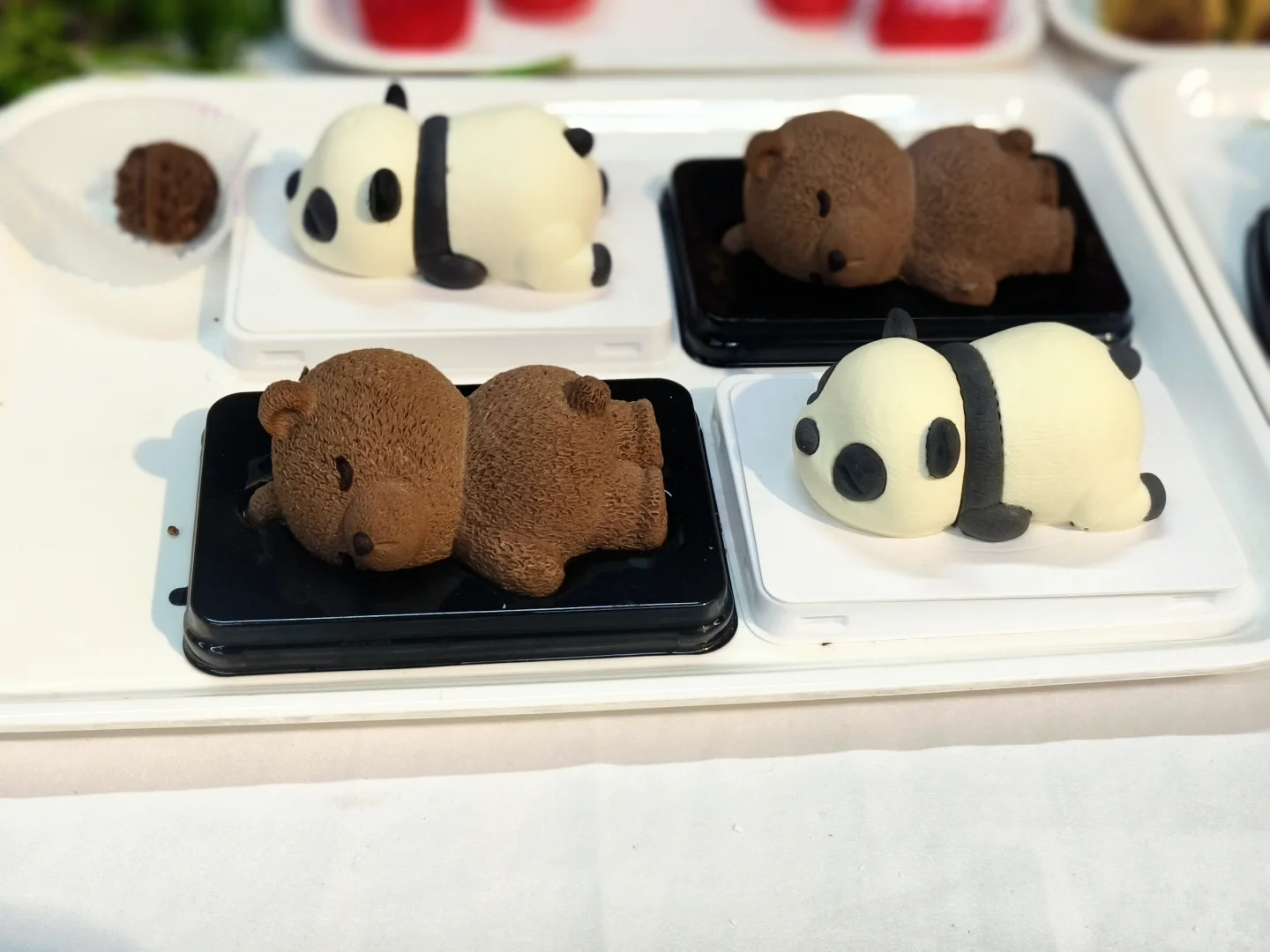 谁家好大学在教学楼里办美食展！！