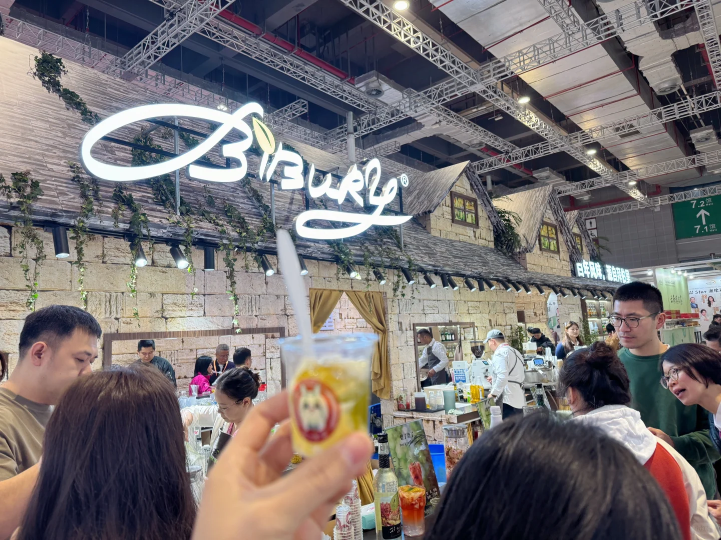 餐饮博览会蹭吃蹭喝的一天