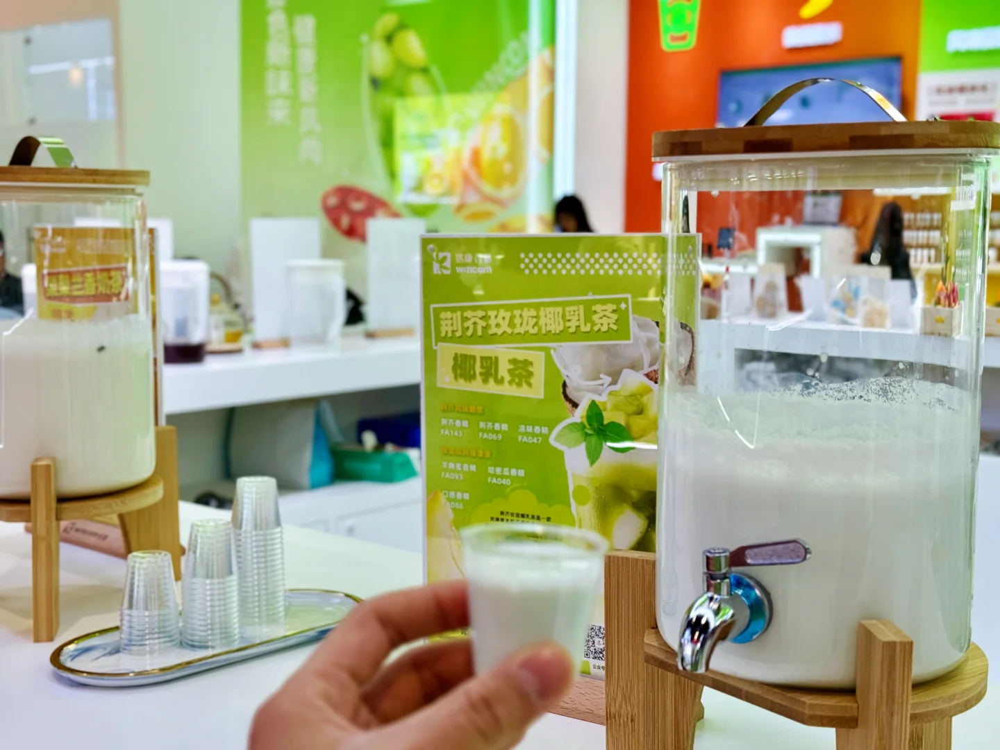 餐饮博览会蹭吃蹭喝的一天