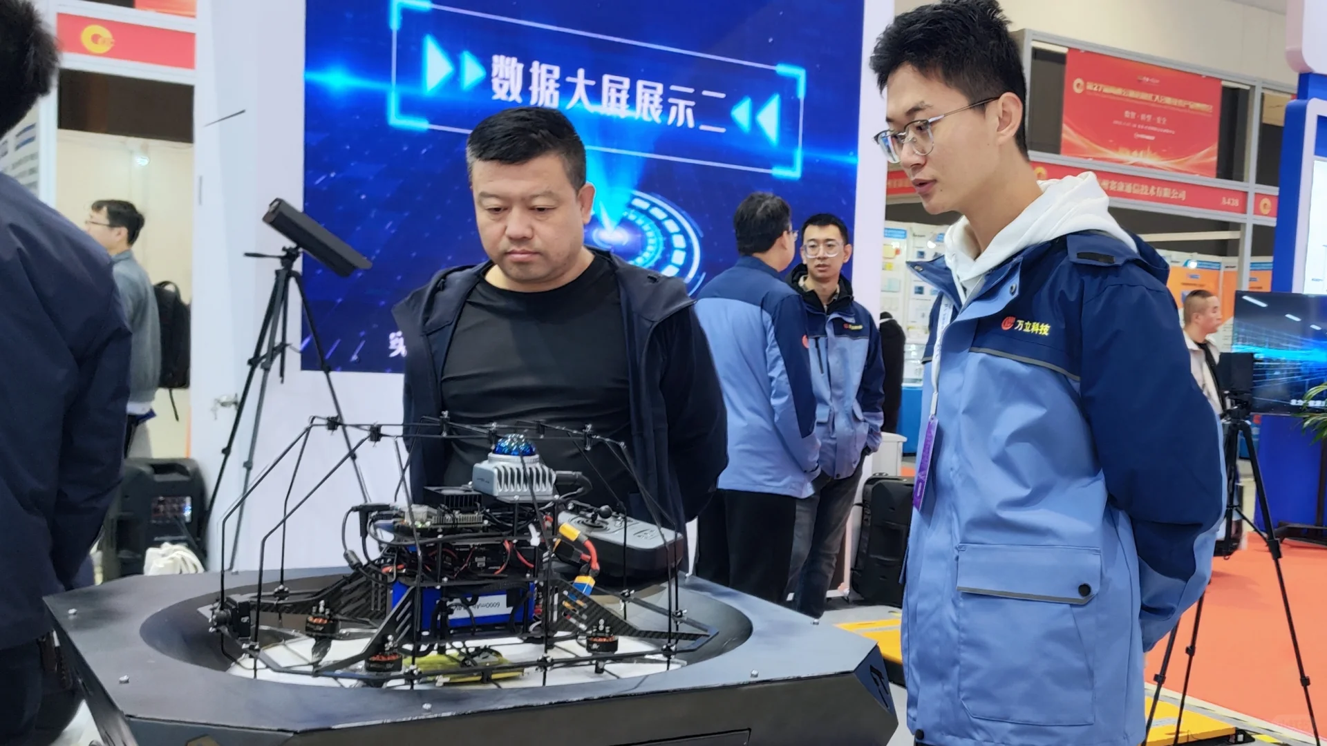 快看！展会现场来啦?