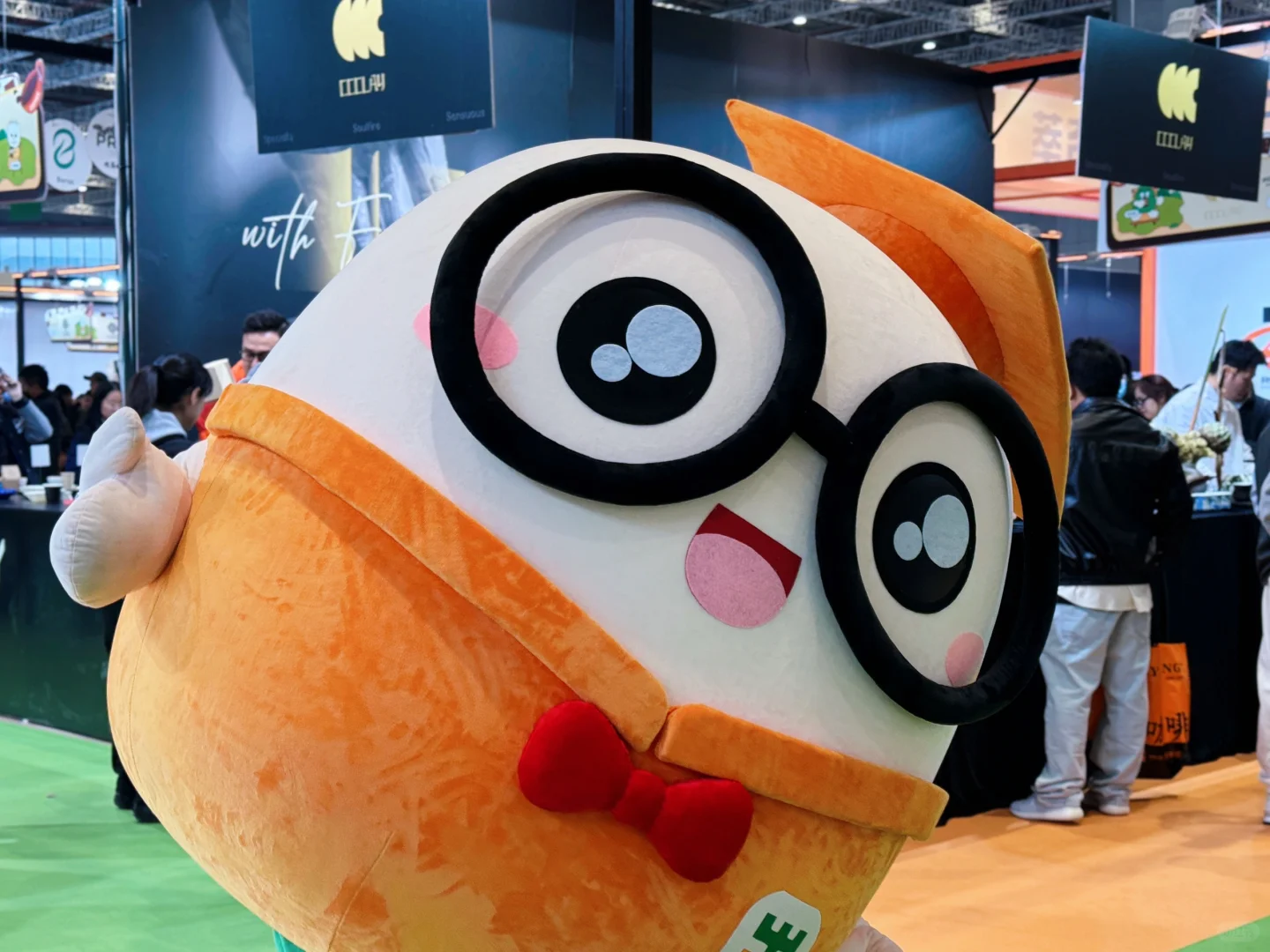 餐饮博览会蹭吃蹭喝的一天