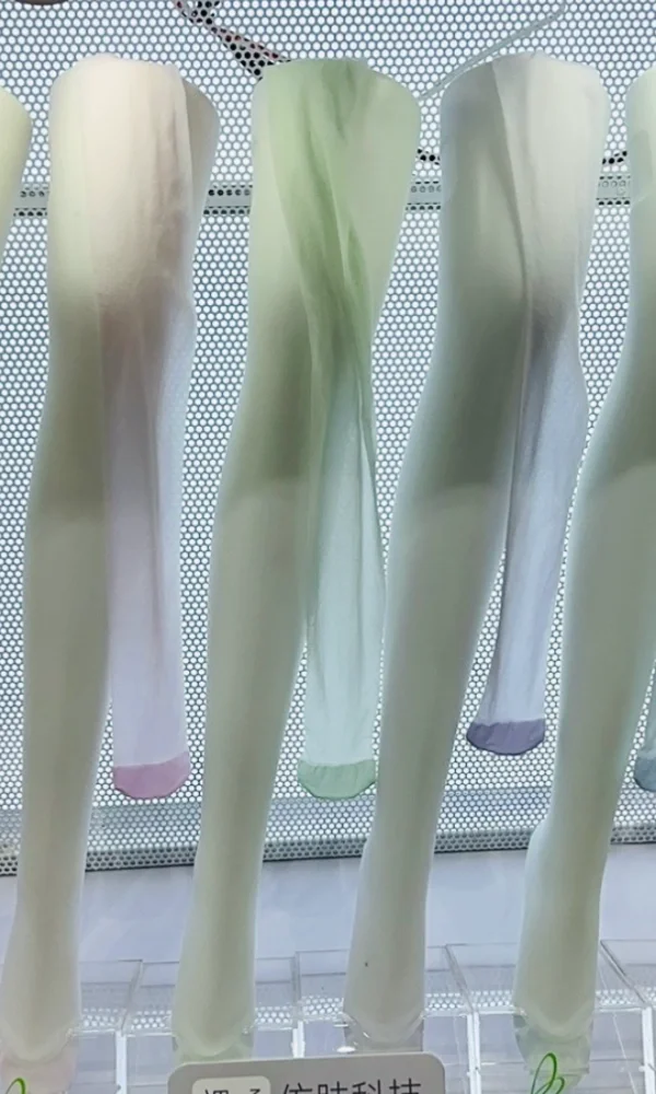 穿si来上海袜展挑袜子