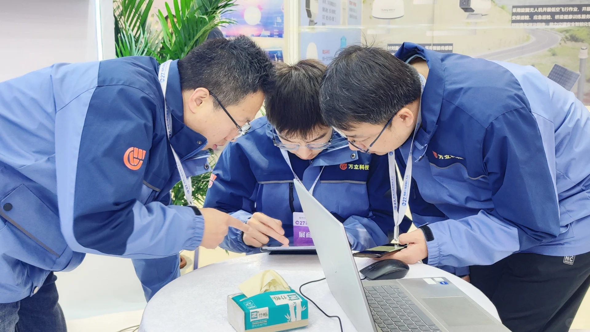 快看！展会现场来啦?