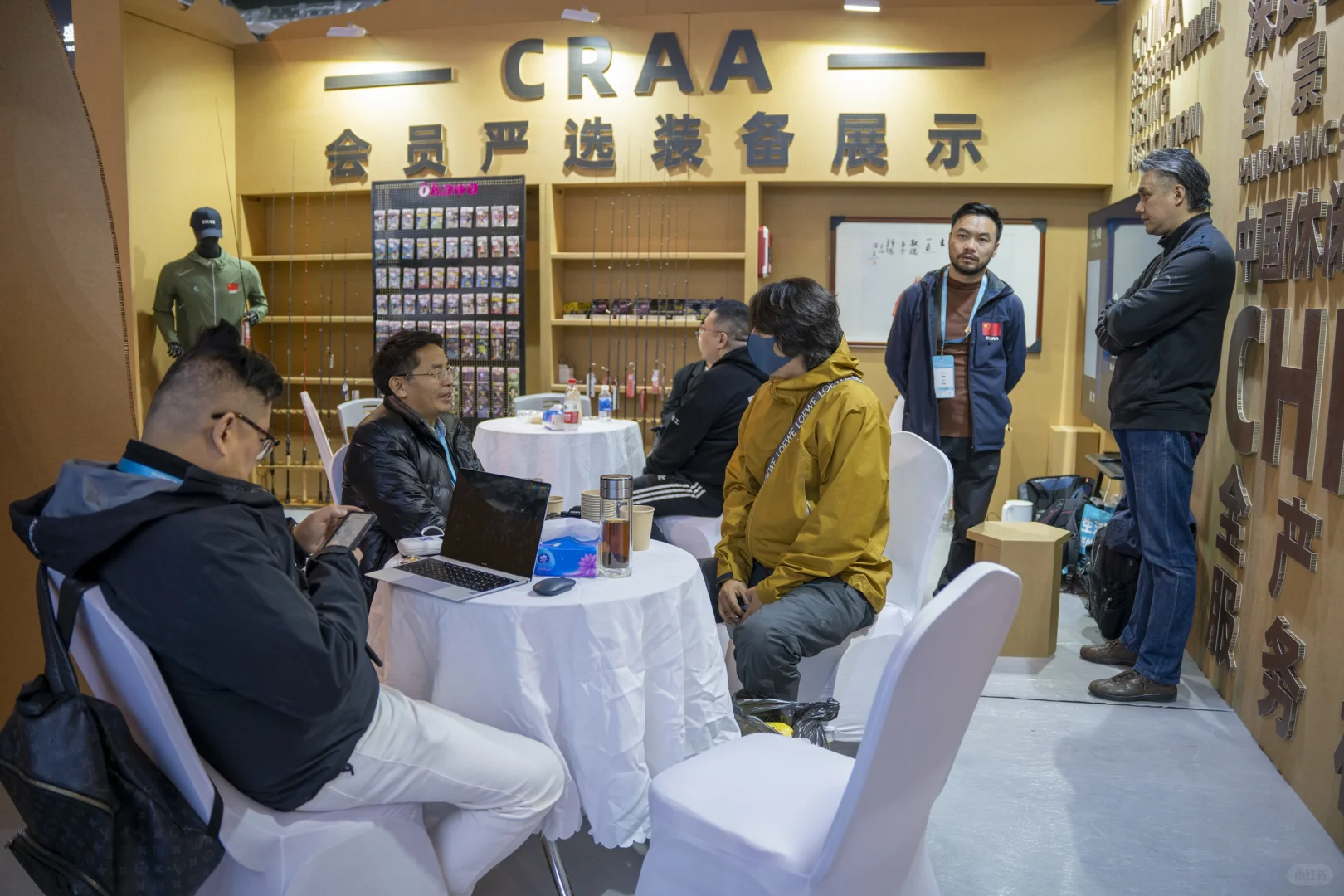 上海路亚展打卡完毕。撤退～