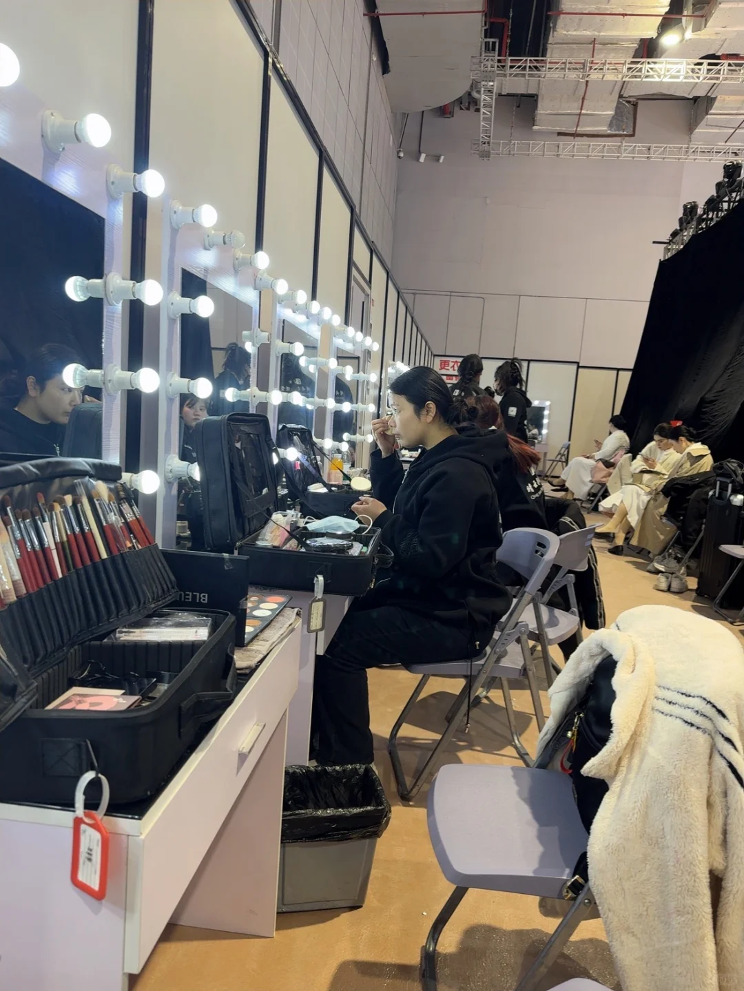 真不是凡尔赛！会展中心实习化妆真的泰裤辣