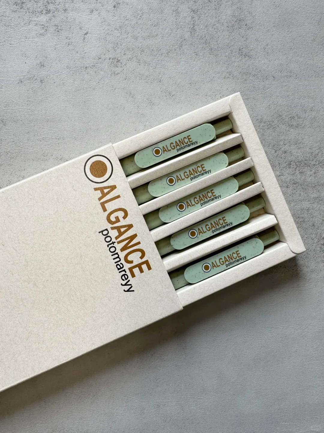 像这种绿色咖啡渣笔，还是很适合春夏展会的