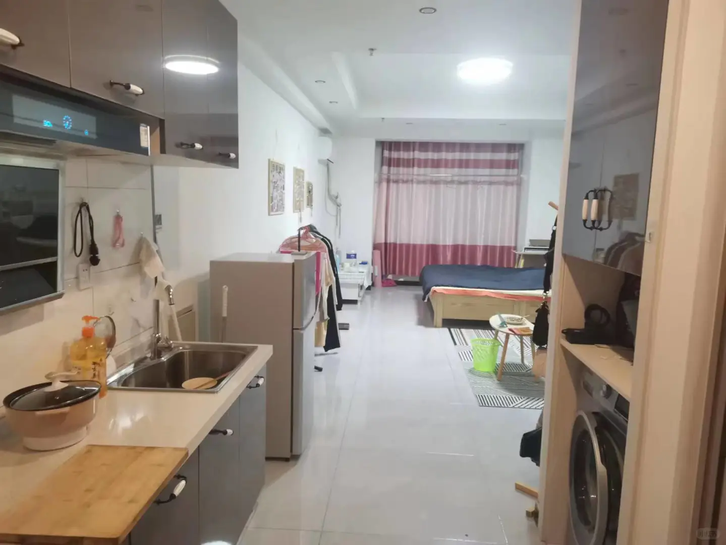 会展中心附近，一室一厅出租，房东直租