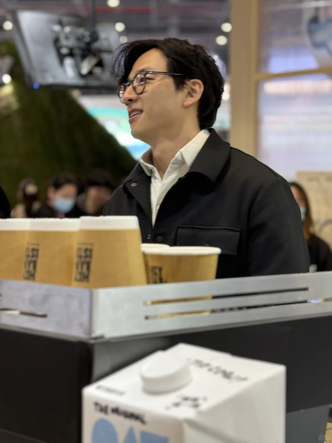 来展会看什么咖啡，看老公！
