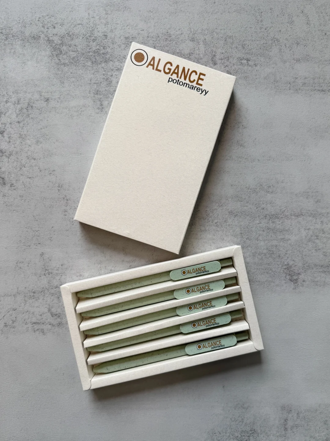 像这种绿色咖啡渣笔，还是很适合春夏展会的