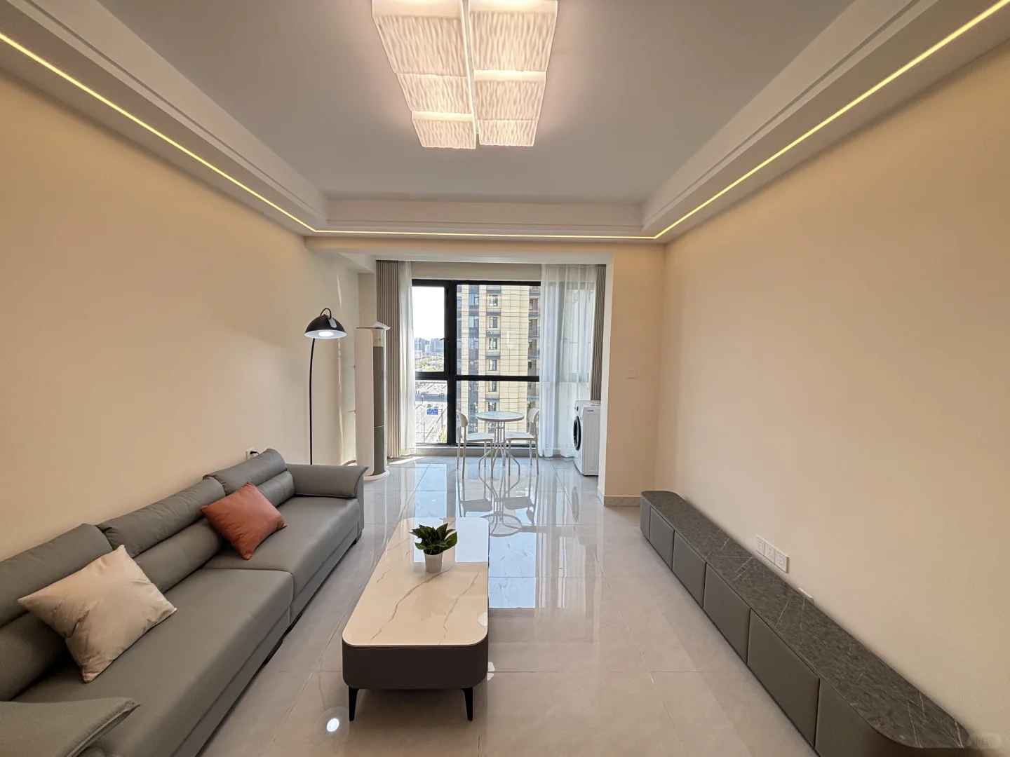 个人转租-国家会展中心旁·阳光两房落地窗