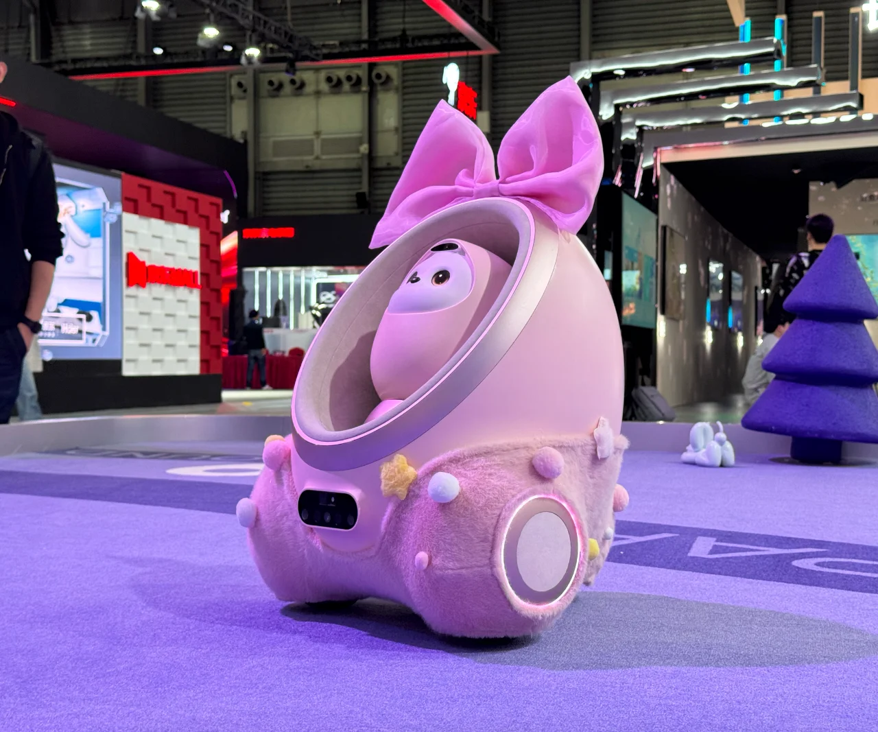 成功 AWE 上养了一只机器人宝宝