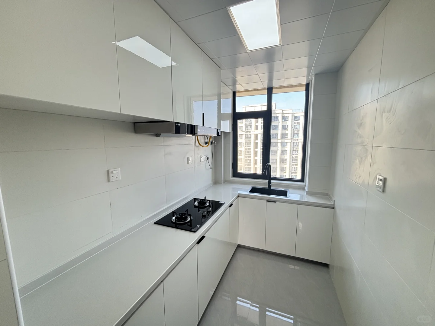 个人转租-国家会展中心旁·阳光两房落地窗