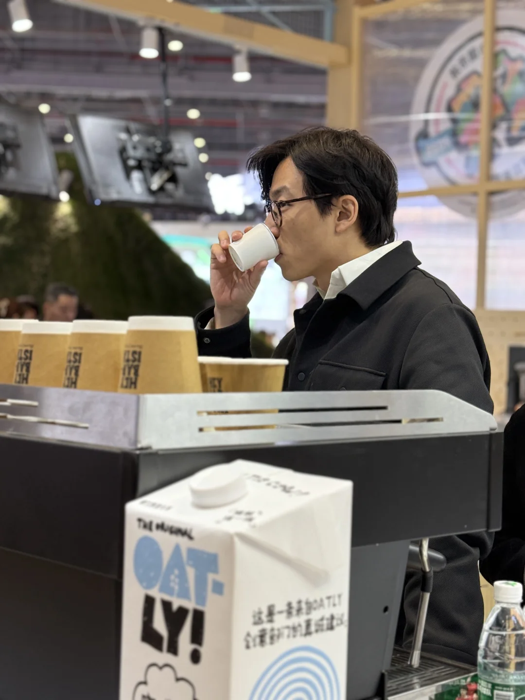 来展会看什么咖啡，看老公！