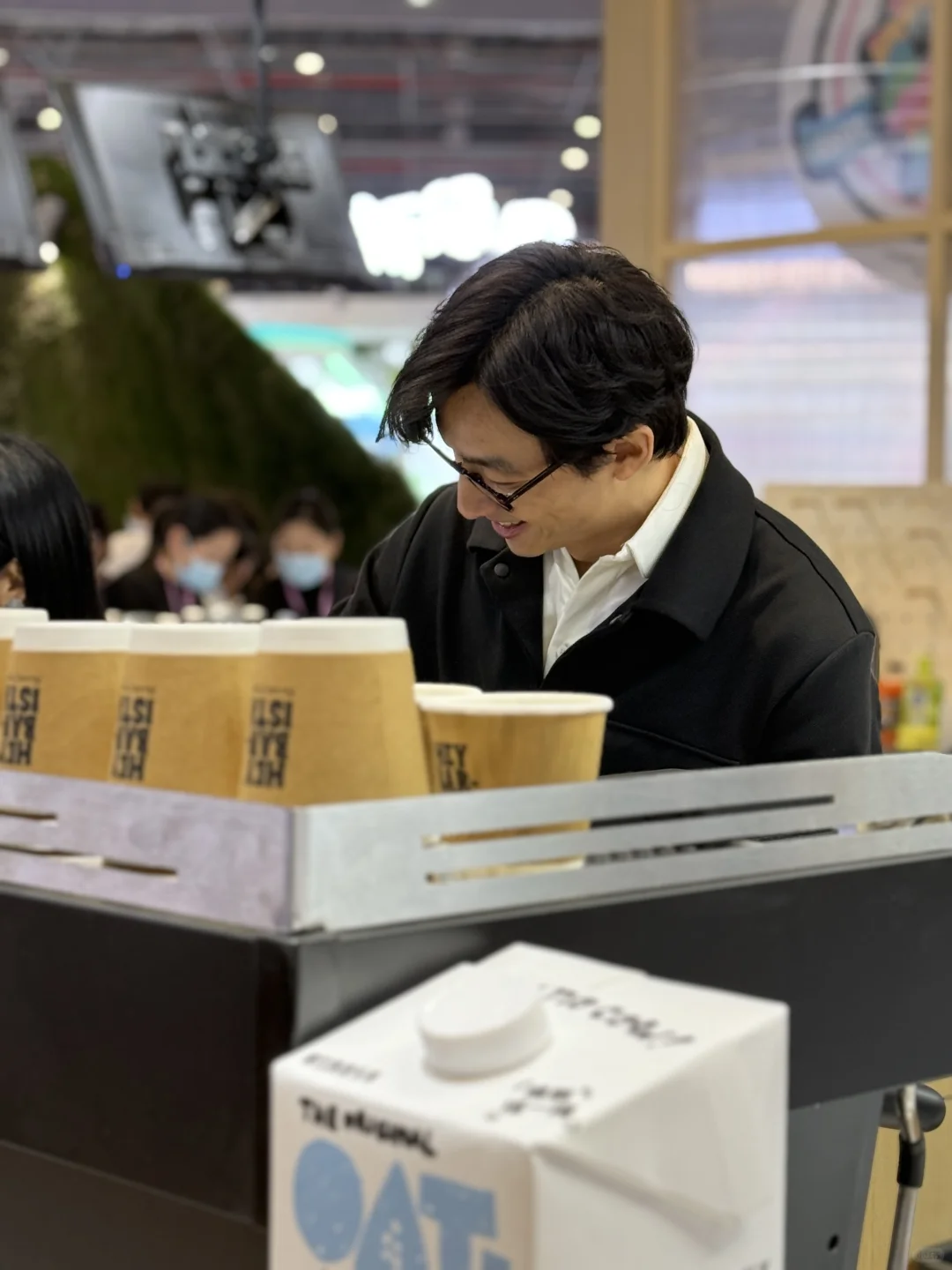 来展会看什么咖啡，看老公！