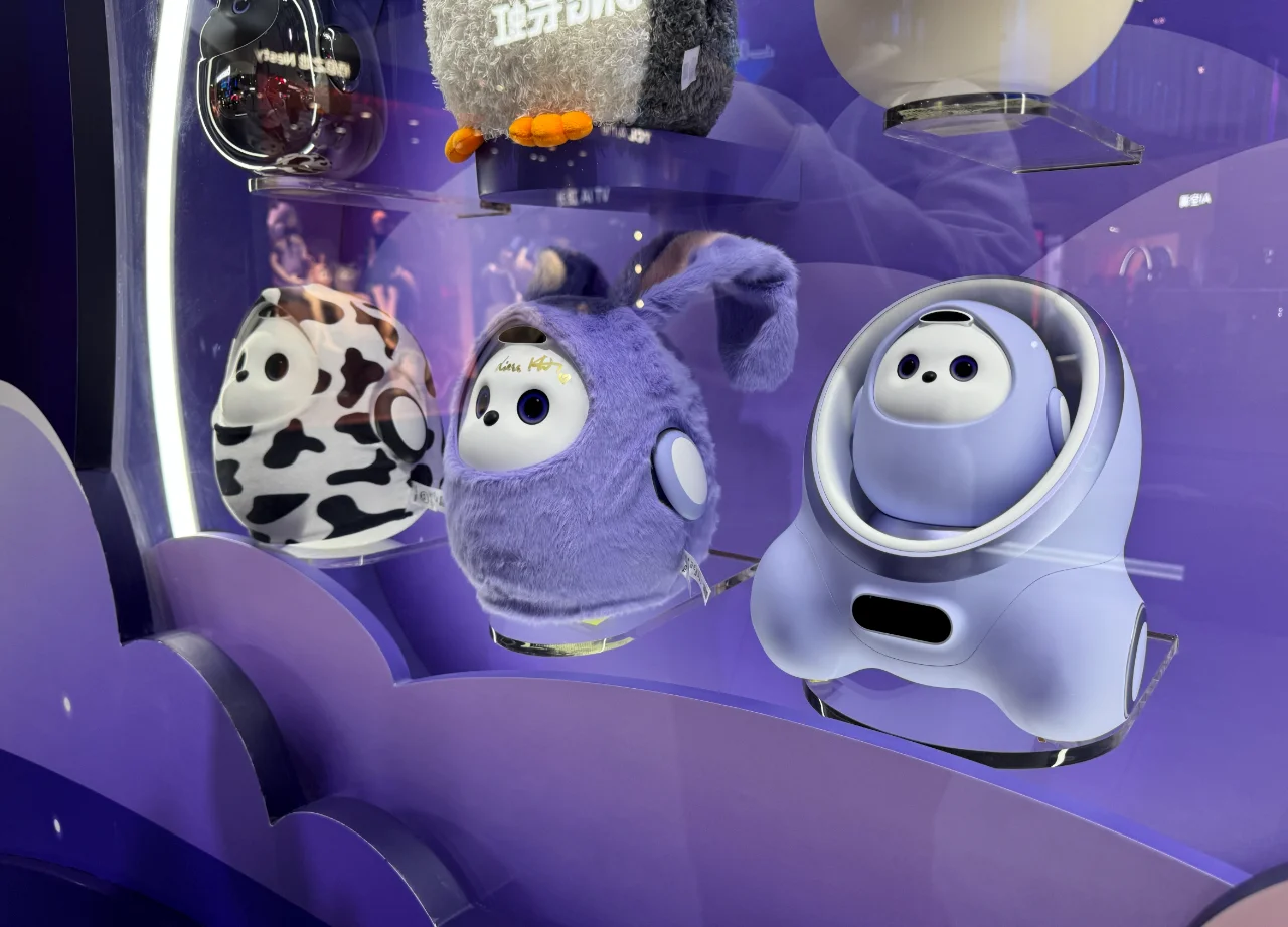 成功 AWE 上养了一只机器人宝宝