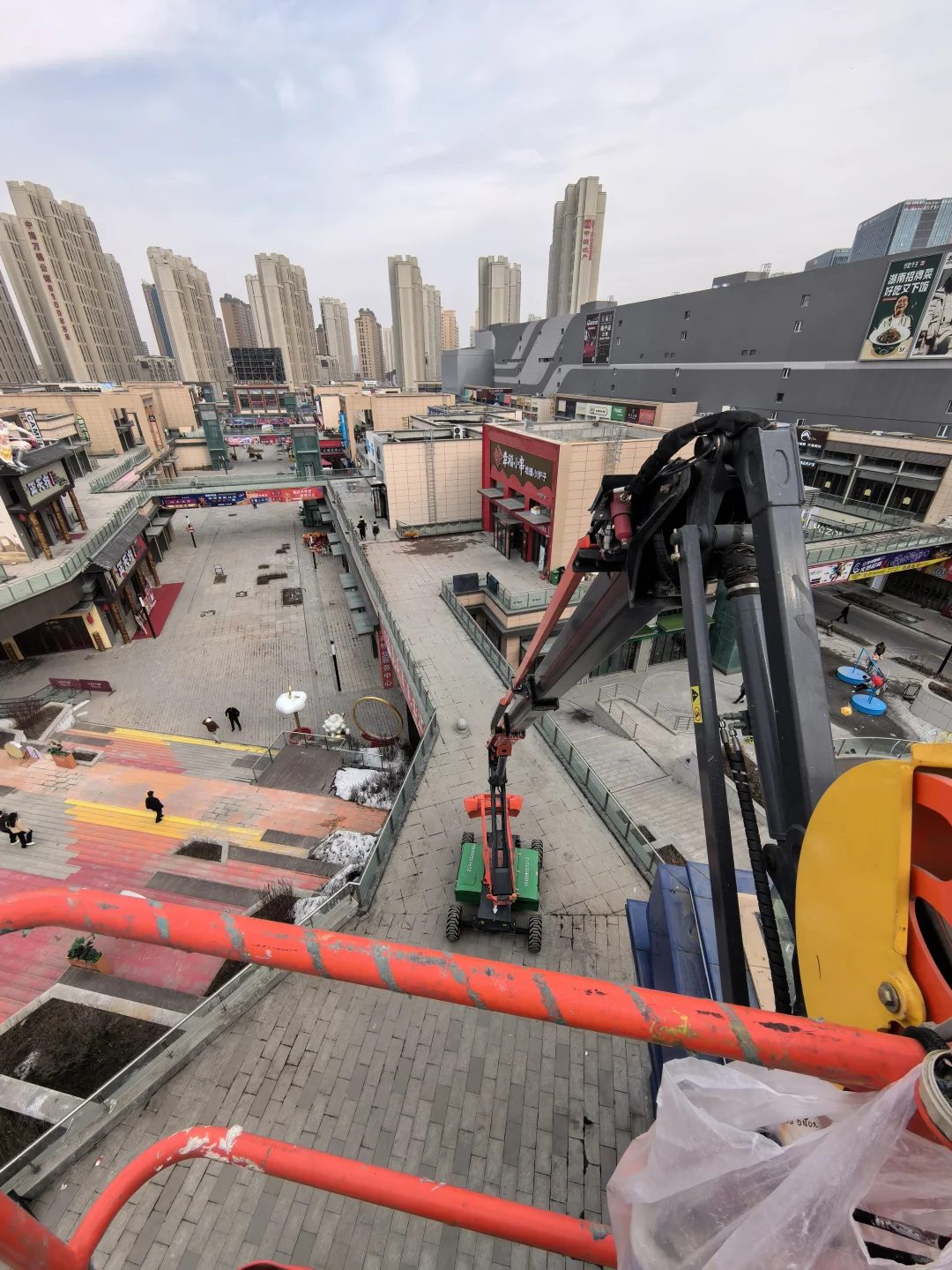 啊?这个人又在会展吾悦画了幢楼?