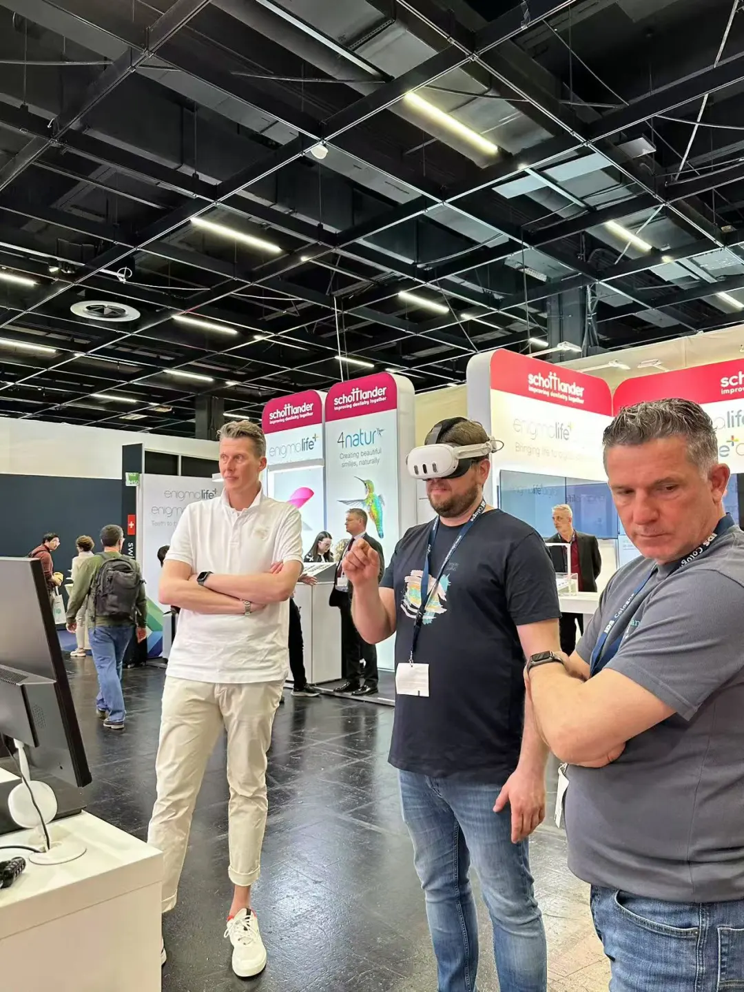 我服了！公司新招的外贸员参展不带脑子！