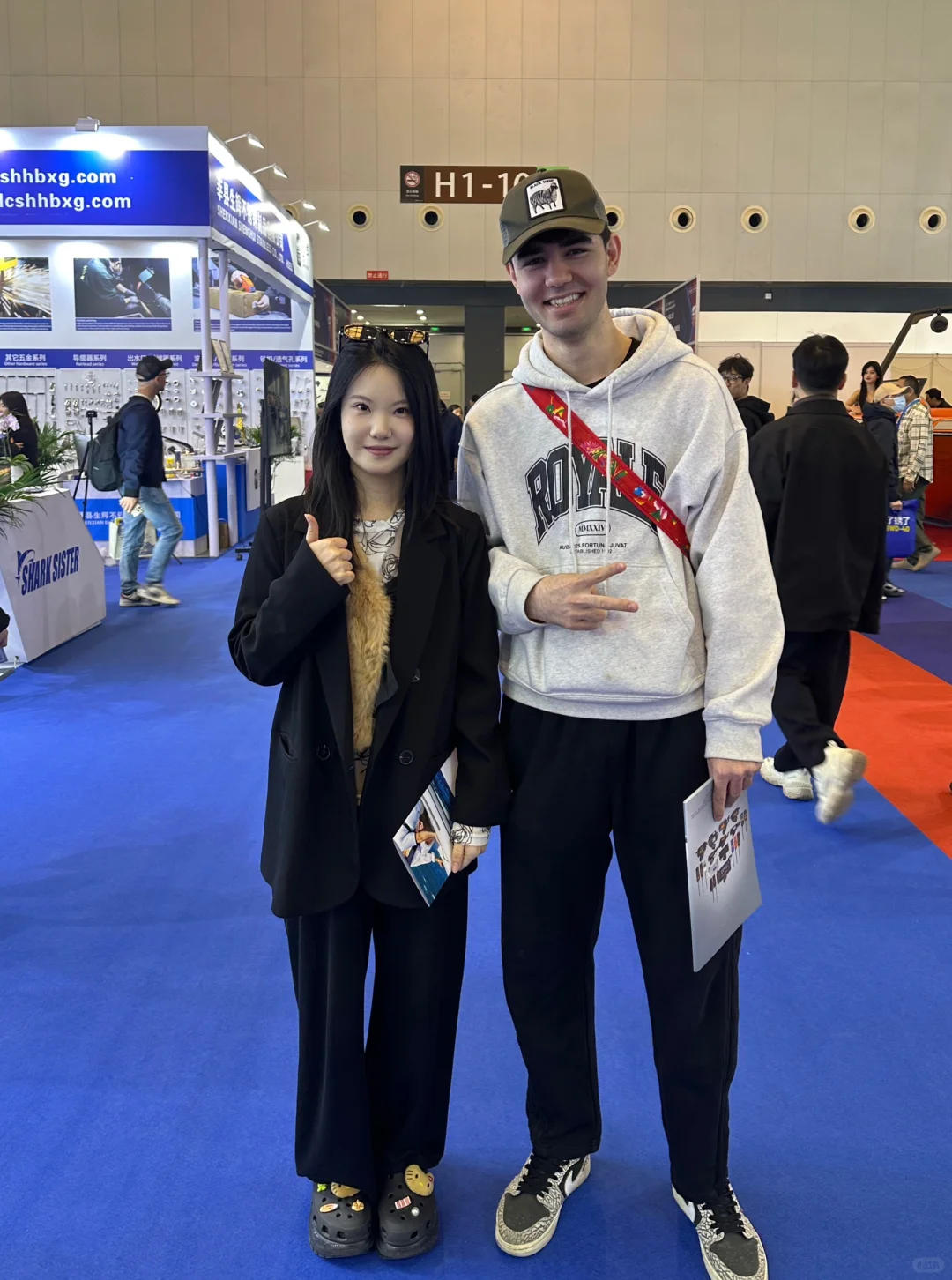 我靠什么拿下一天4️⃣位数?的展会翻译工作