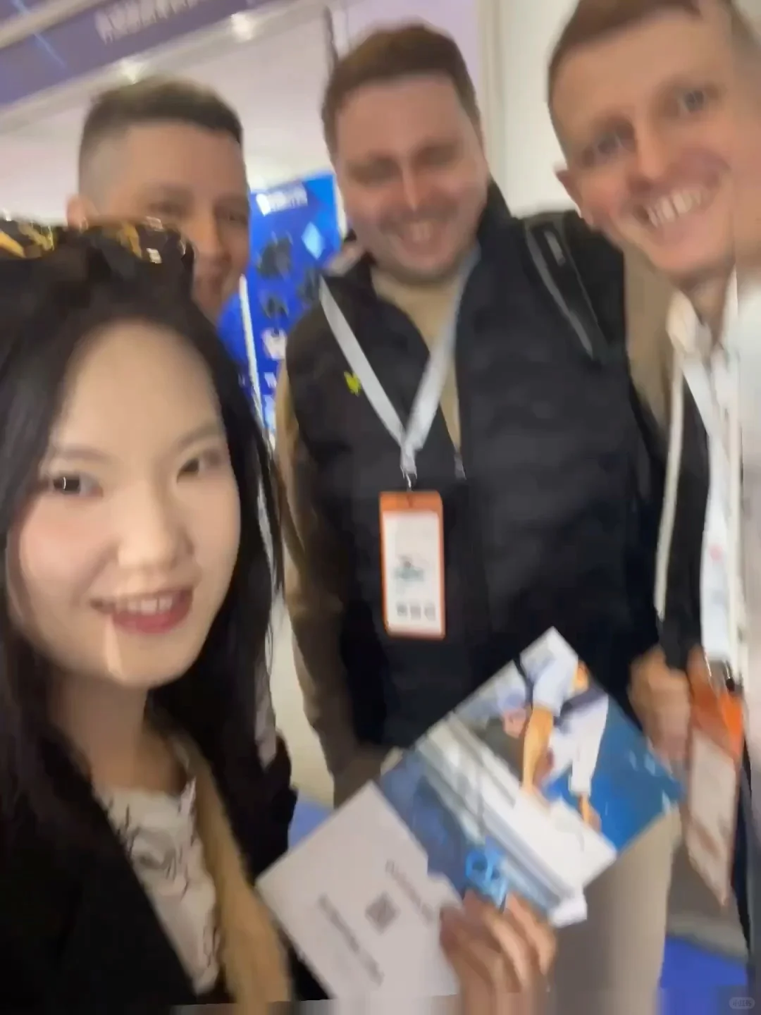 我靠什么拿下一天4️⃣位数?的展会翻译工作