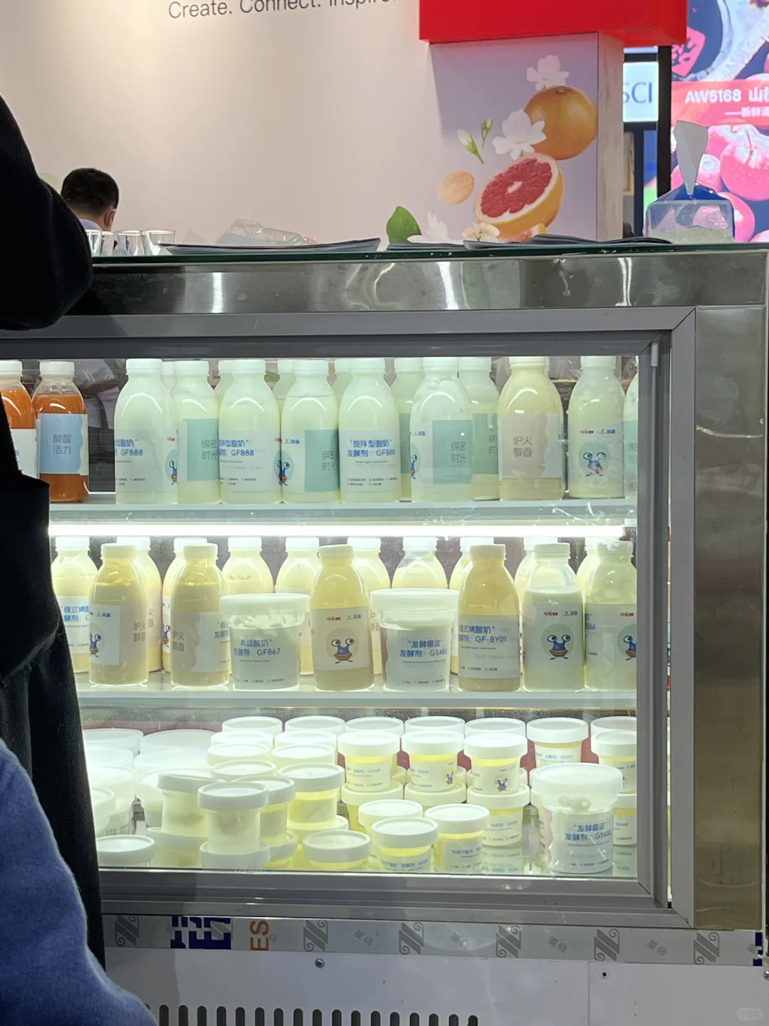 00后海外销售第一次参加展会