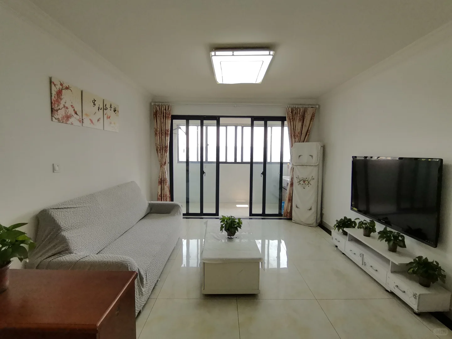 6500在会展中心一公里处租的房子，贵不贵？