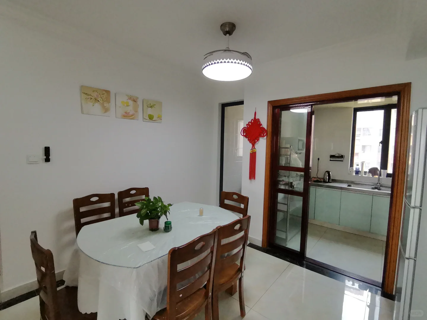 6500在会展中心一公里处租的房子，贵不贵？