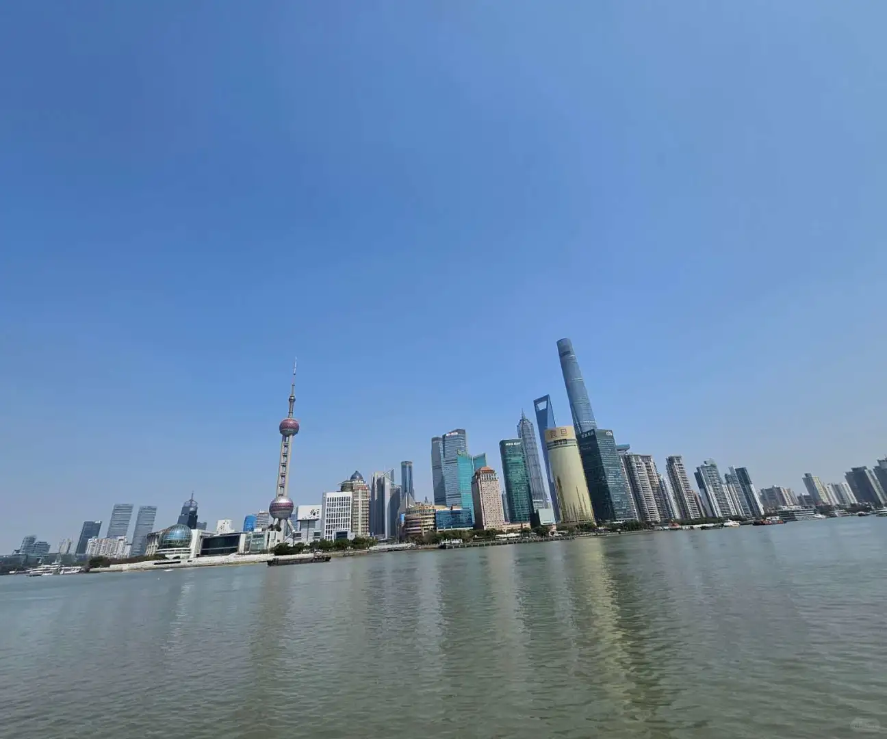 展览现场蓝色地毯?