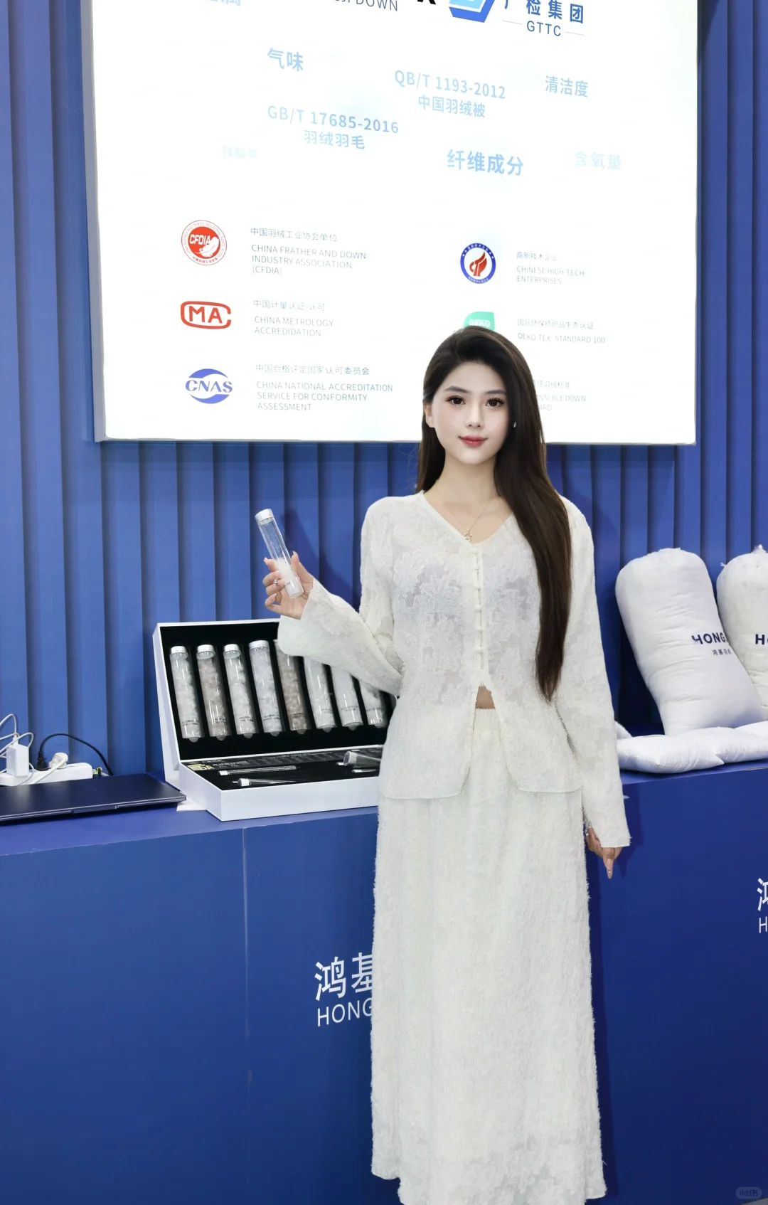 很火?鸿基羽绒！来福田展会啦