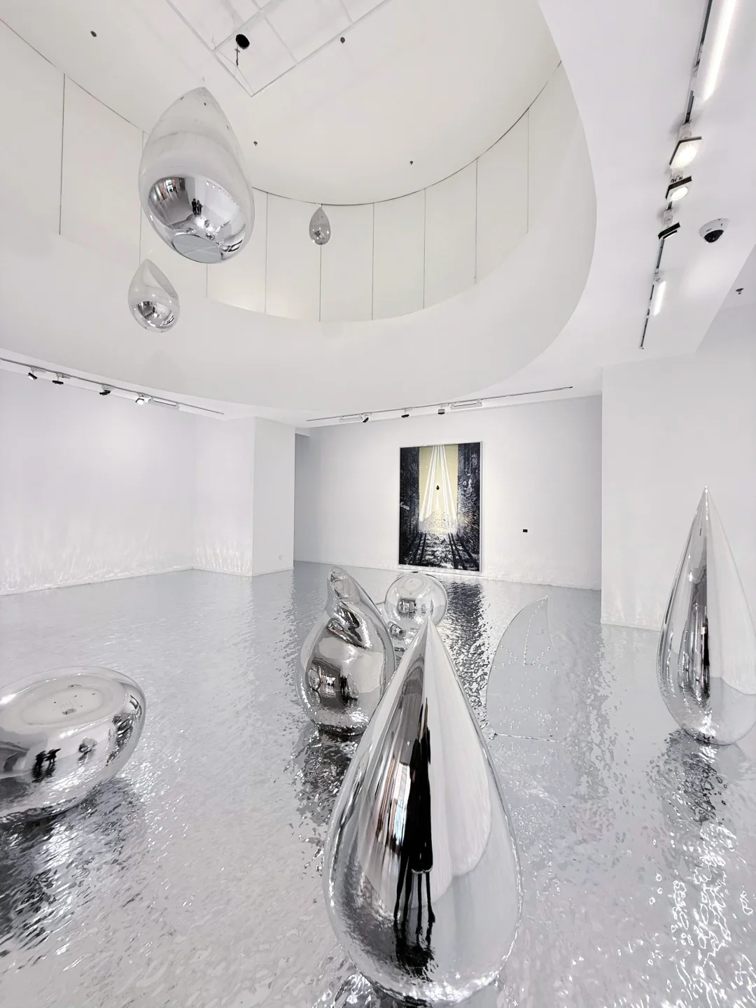 上海新展！！水是流动的，不被定义的…??