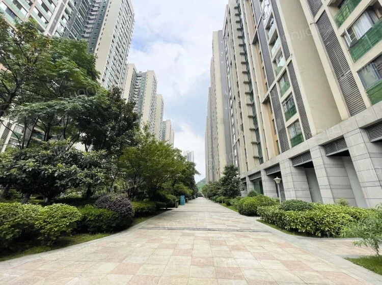 贵阳会展城B8朝南好视野二居室房东直租