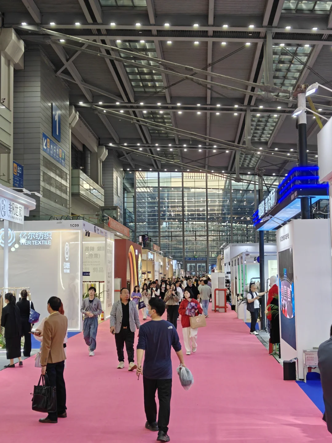 又到会展时，然后感觉人更少了