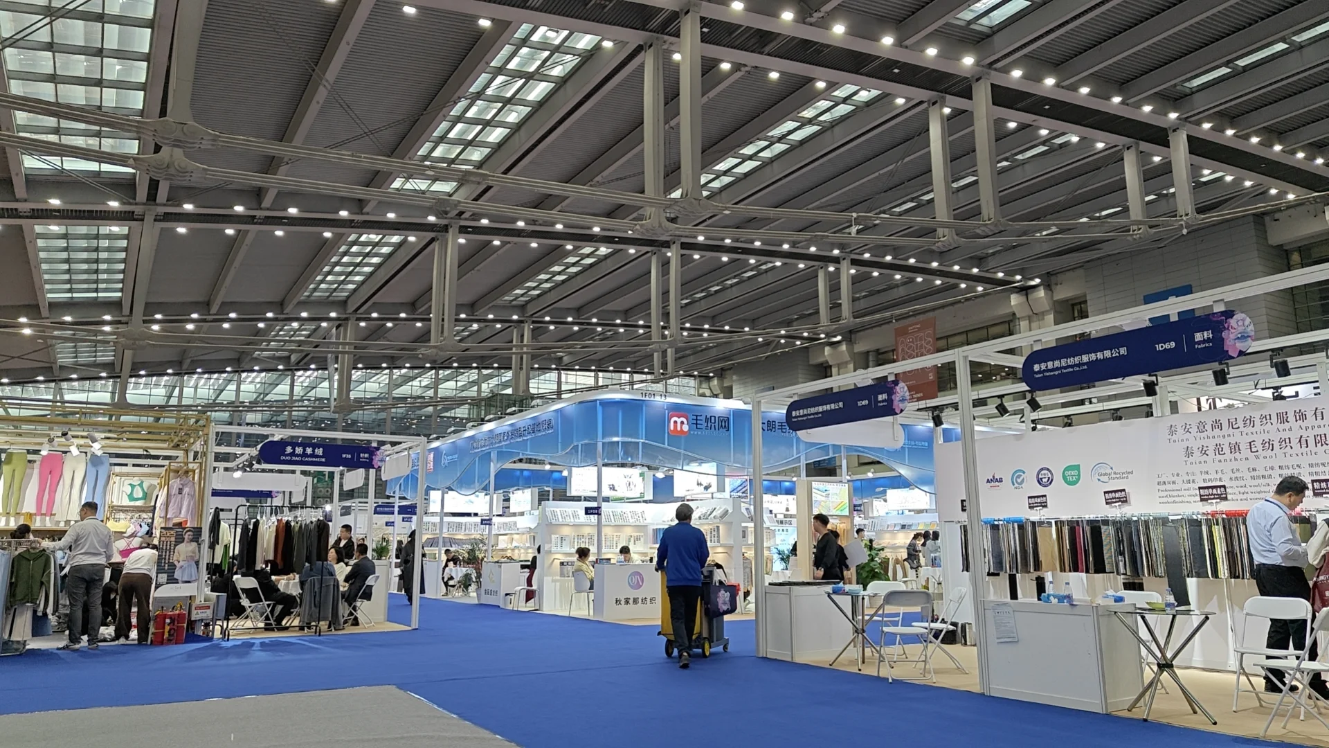 又到会展时，然后感觉人更少了