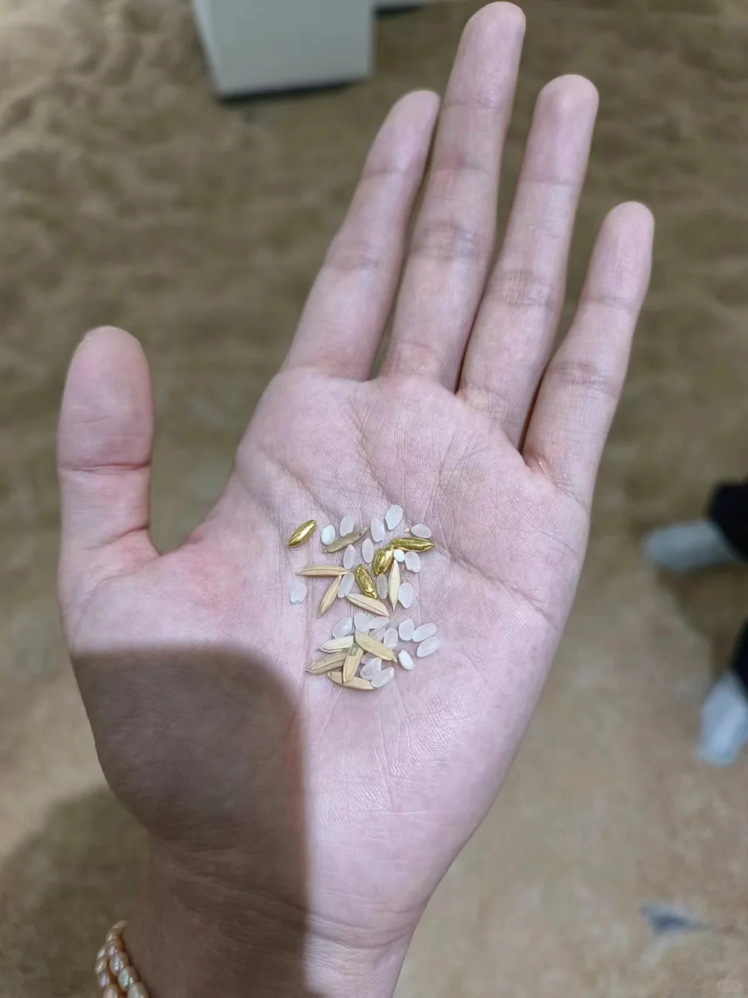 吓人！有人淘到了7颗金米≈2400RMB