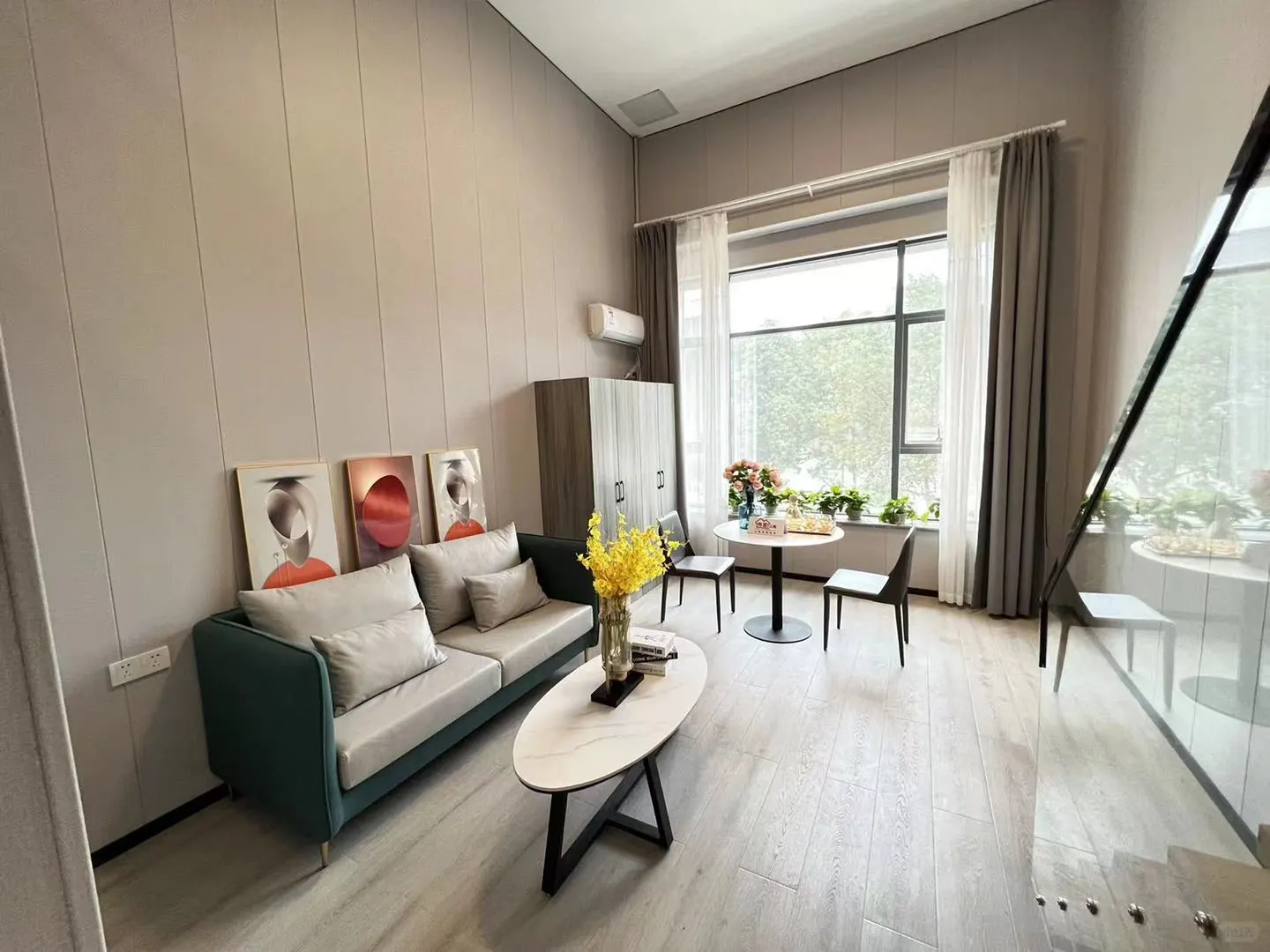 五号线：会展中心站，高挑空大一室