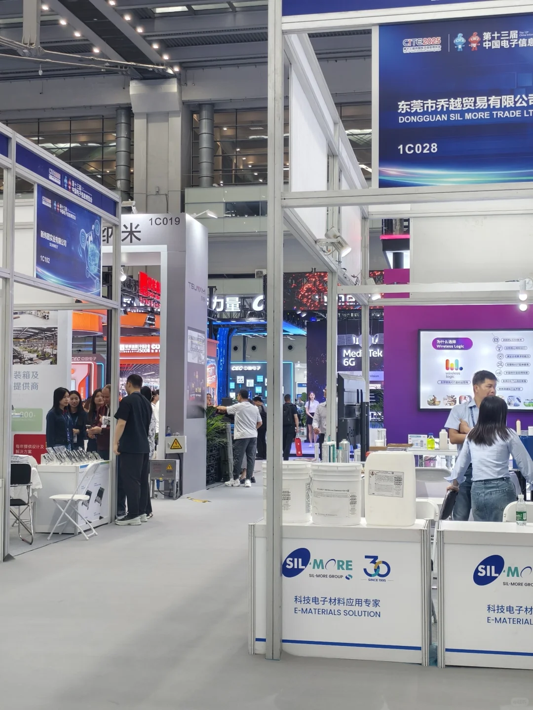 深圳电子信息博览会，一进去