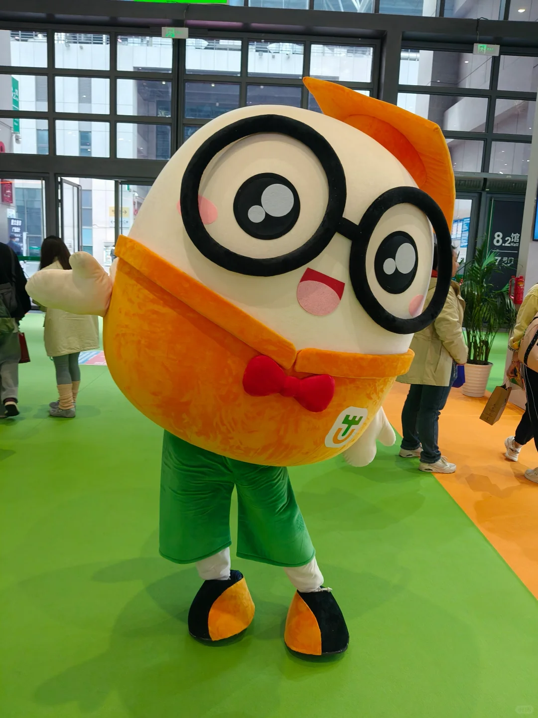 04美妆公司打工人逛展会的一天?