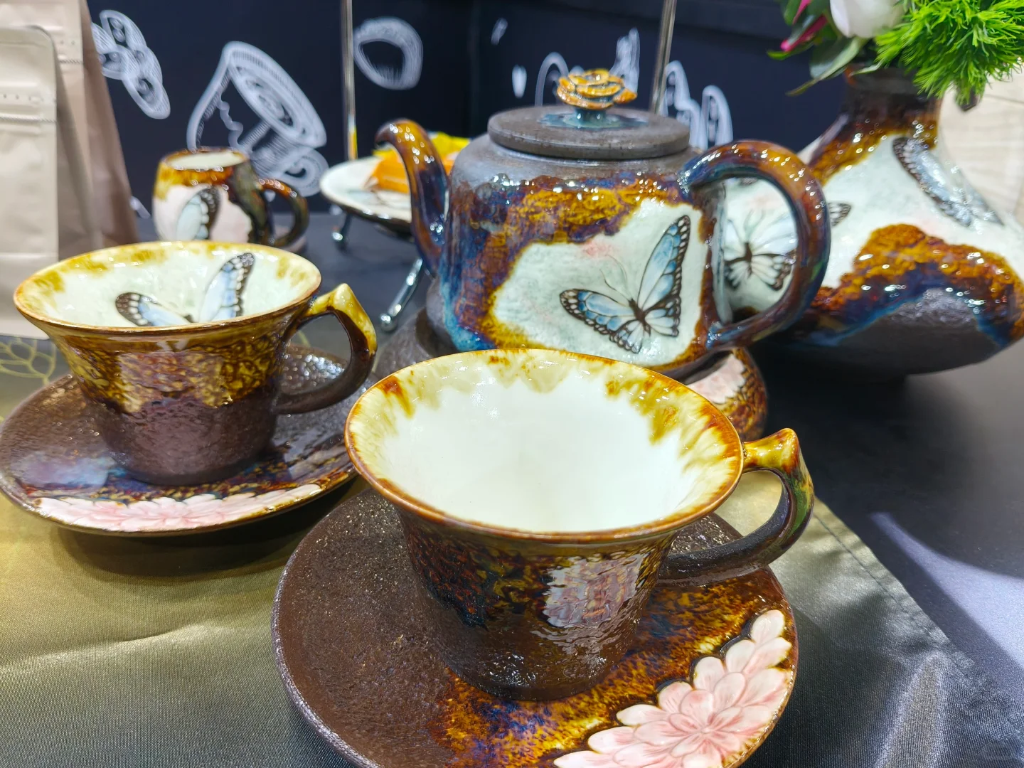 04美妆公司打工人逛展会的一天?