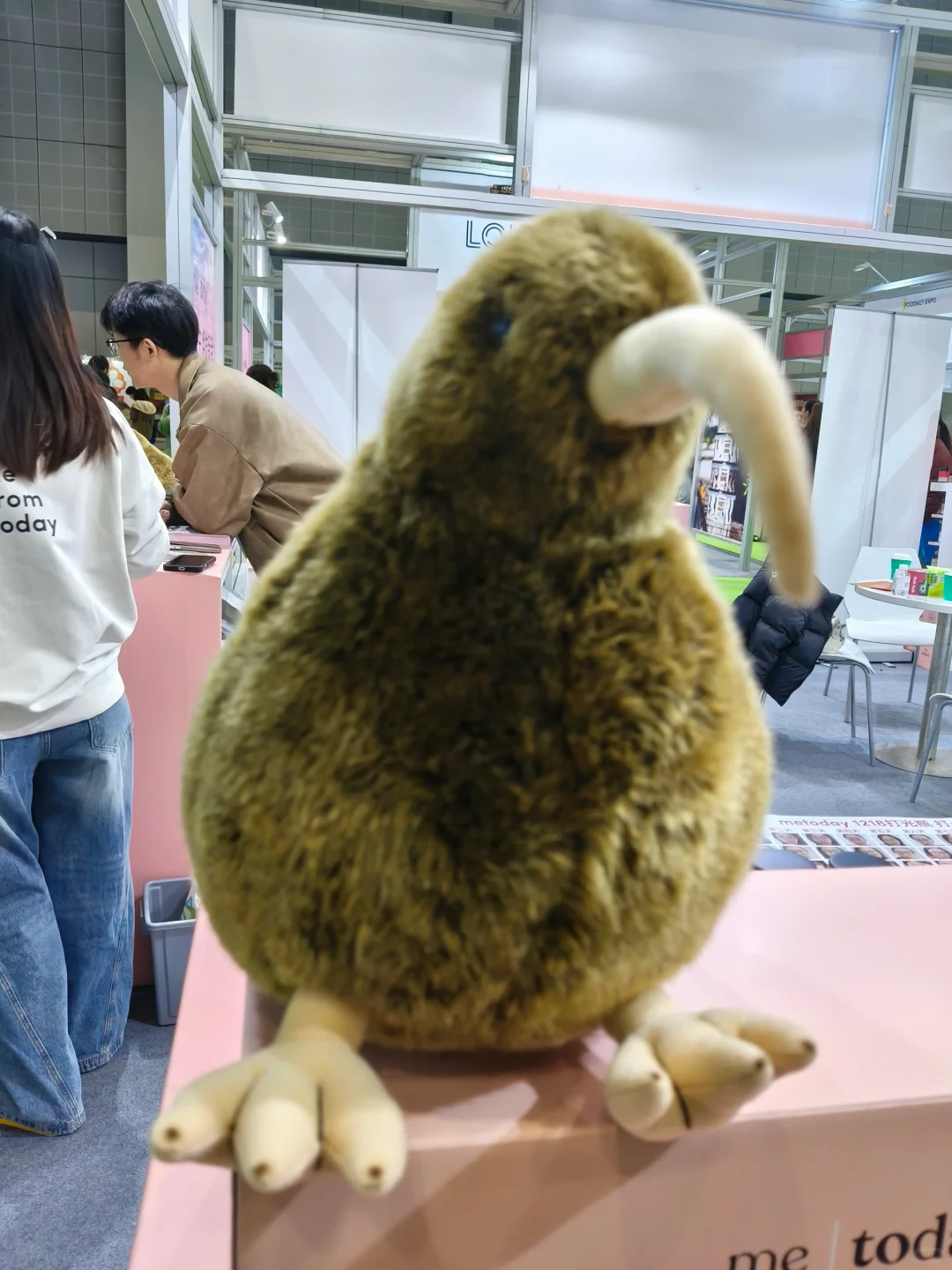 04美妆公司打工人逛展会的一天?