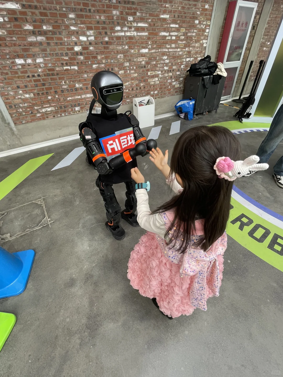 免费溜娃19|限时免费AI展‼️机器人随便撸?!