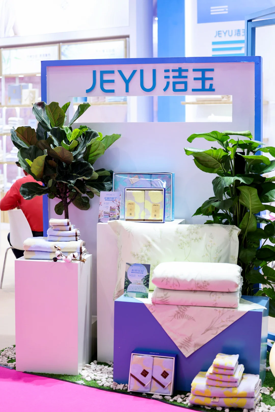 看展还能学搭配⁉️神仙展位藏不住了