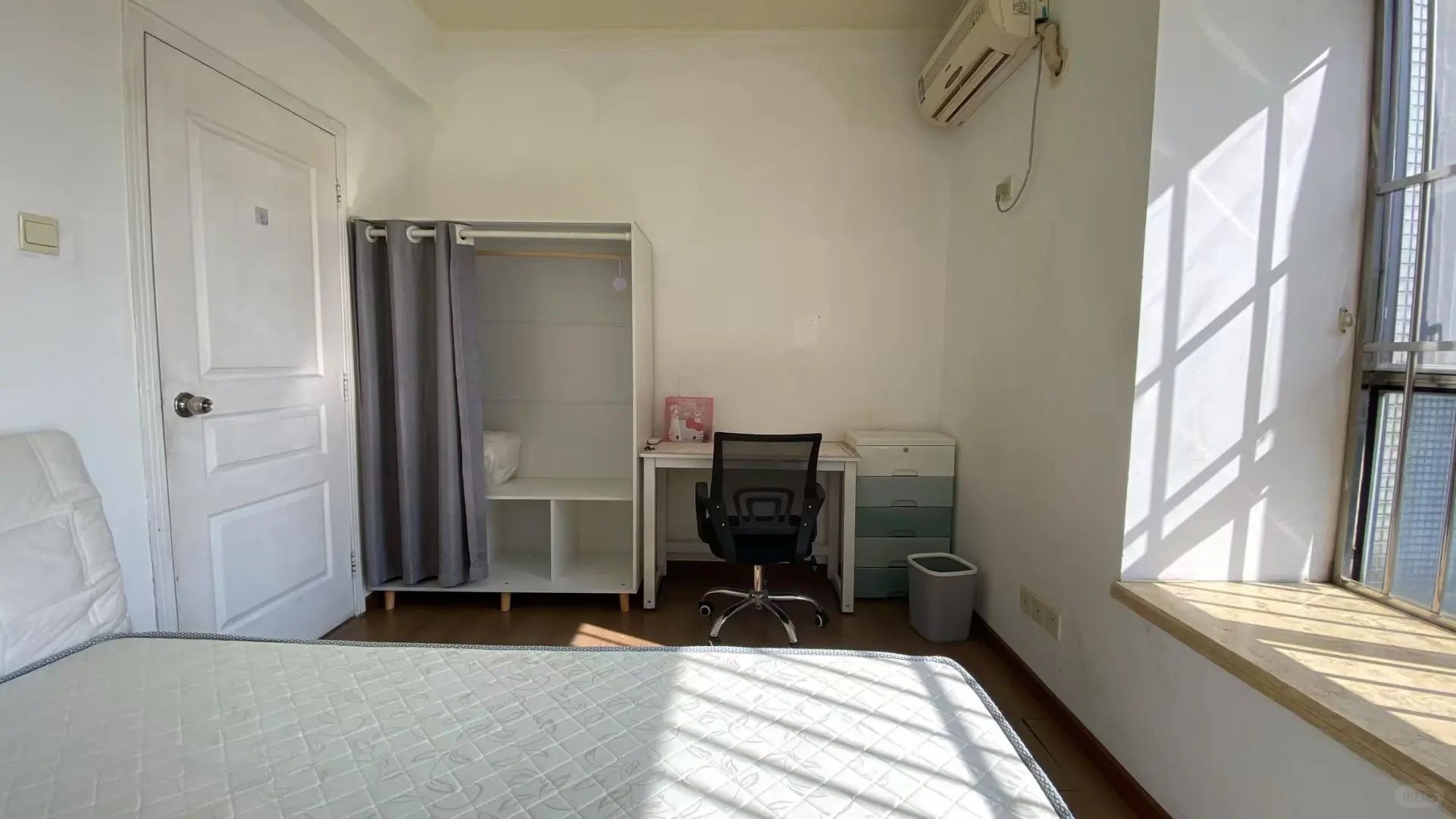 转租，会展西岸次卧2090，磨碟沙附近