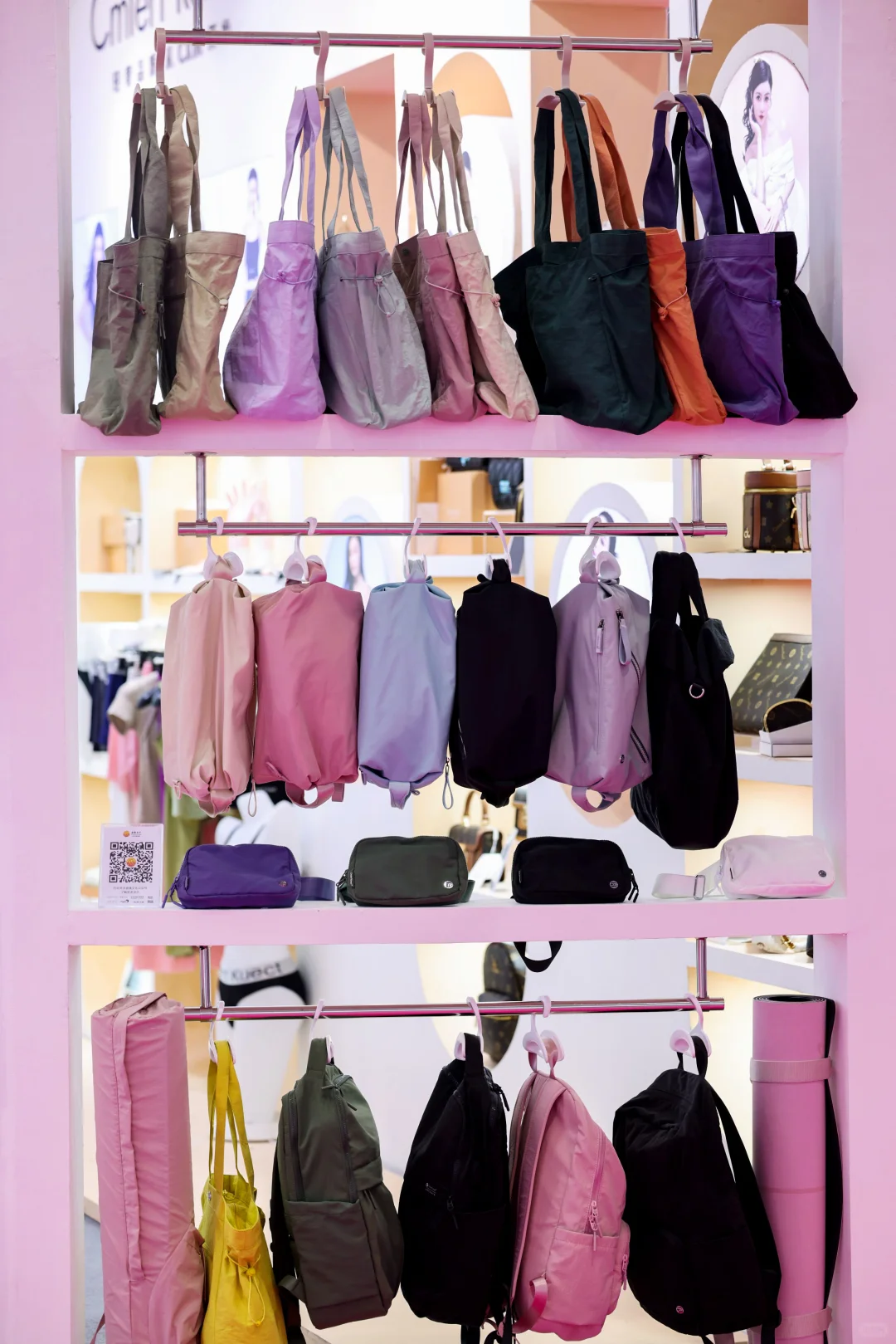 看展还能学搭配⁉️神仙展位藏不住了