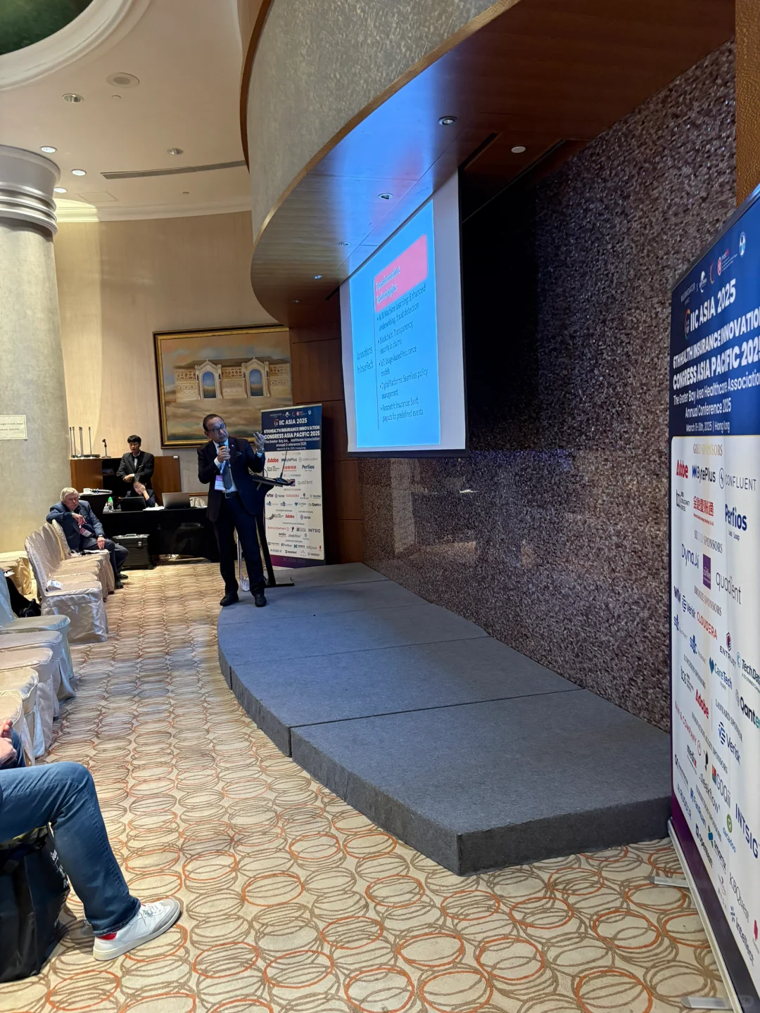 ??港硕展会兼职还拿到linkedin推荐信?