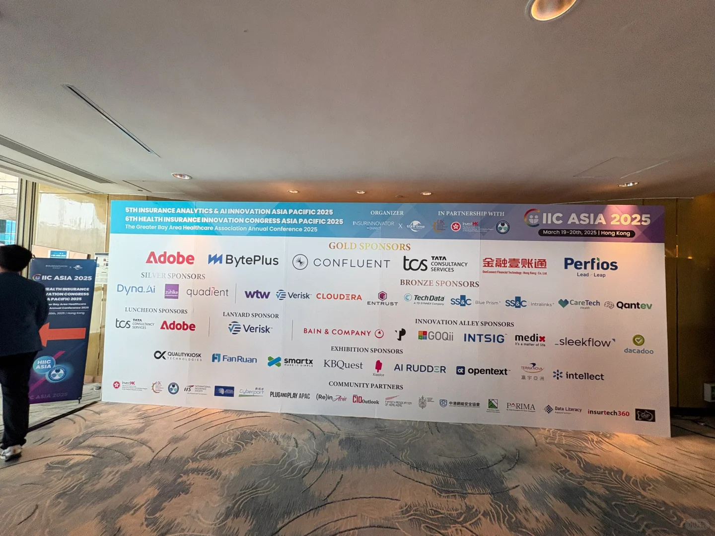 ??港硕展会兼职还拿到linkedin推荐信?